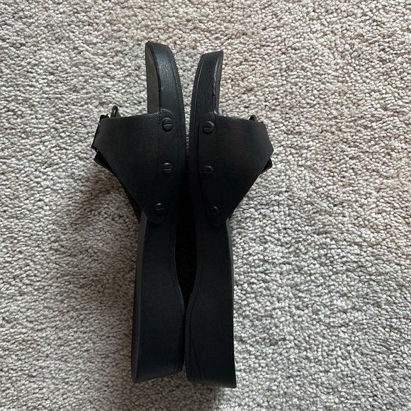 Dr. Scholl’s all black light weight clog sandals - Picture 3 of 7